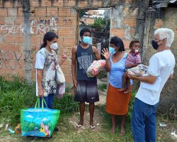 Entrega de doações no bairro Florença (Ribeirão das Neves - MG), no dia 27/02.